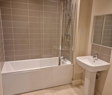 2 bedroom flat to rent - Photo 4