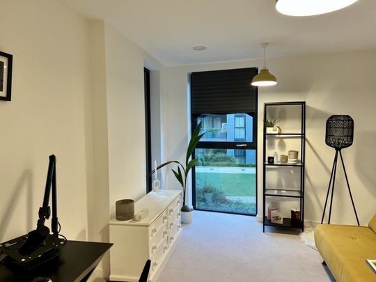 2 Bed Flat, Hawthorne Crescent, SE10 - Photo 1