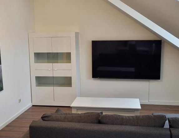 Möbliert: Sehr helle Dachgeschoßwohnung in Schwabing West- 15 Jan - Foto 1