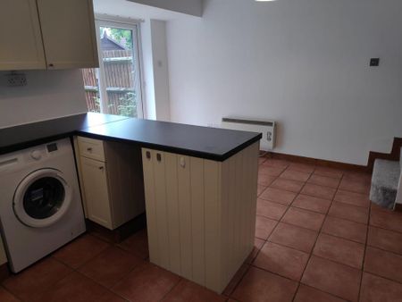 2 bedroom terraced house to rent - Photo 4
