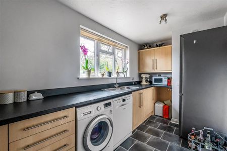 2 bedroom maisonette to rent - Photo 5