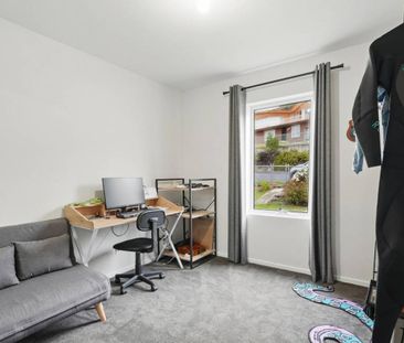 Stunning 3 Bedroom Home with Balcony Views - Photo 4