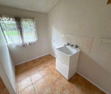 Family home with large backyard and shed - Photo 6