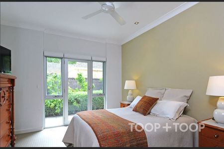 Entertainer's dream in the perfect location! - Photo 5