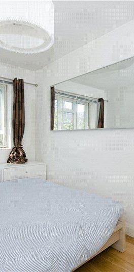 1 bedroom flat in Halton Road - Photo 2