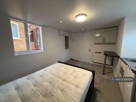 Studio to rent - Photo 3