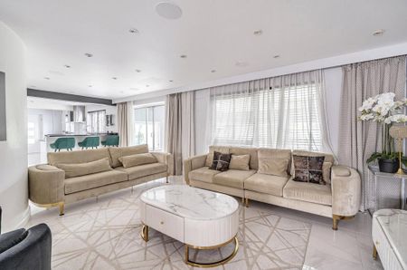 4 bedroom detached house to rent - Photo 2