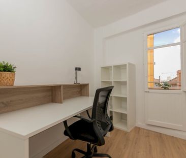 Beautiful apartment at Calle Salvador Almenar - Photo 3