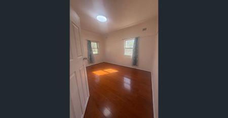 37 Hinkler Avenue, Warwick Farm, NSW 2170 - Photo 2