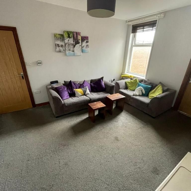 4 bedroom house share to rent - Photo 1