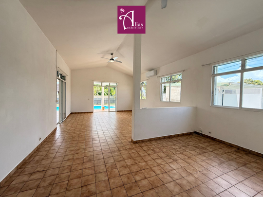 Location Maison 5 pièces 137m² PETIT BOURG 97170 - Photo 1