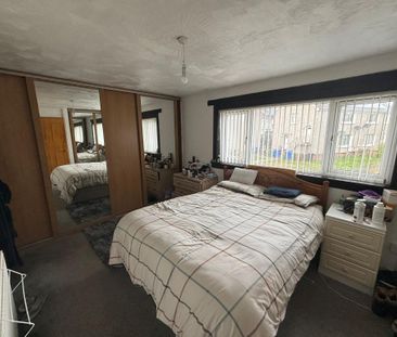 3 bedroom flat to rent - Photo 5