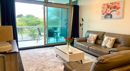 Beachfront Spacious Fully Furnished Immaculate Apartment! - Photo 2