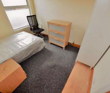 4 Bed - 5 Newport Mount, Headingley, Leeds - LS6 3DB - Student - Photo 2