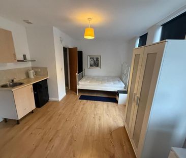 Studio to rent - Photo 3