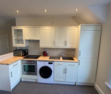 Top Floor Apartment to rent in Southsea just minutes from the pictu... - Photo 2