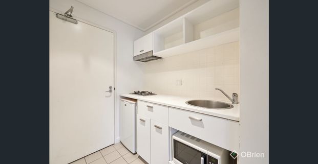 FURNISHED STUDIO - PERFECT LOCATION - Photo 1