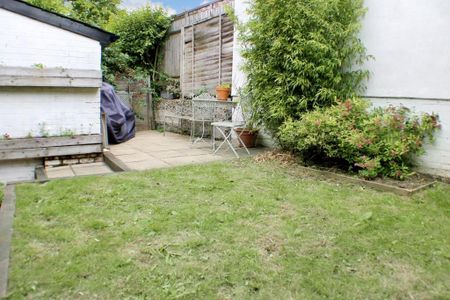 2 bedroom flat to rent - Photo 2