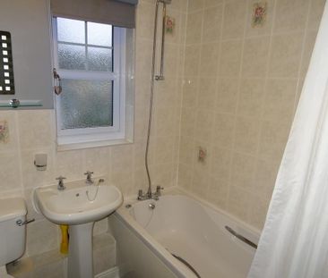 2 bedroom end of terrace house to rent - Photo 3