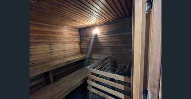 Perfect for Friends: Stylish Twinshare Apartment in Prime Location! - Photo 1