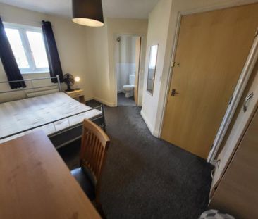 4 bedroom townhouse to rent - Photo 4