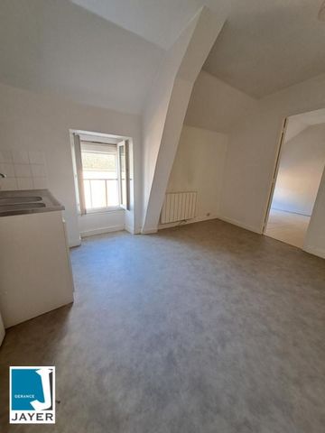 F1 BIS AU CENTRE VILLE DE FONTAINES - Photo 2