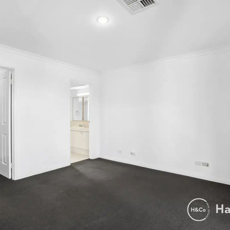 “BREAK LEASE: Whisper quite cul-de-sac location!” - Photo 1