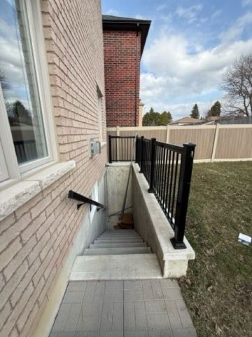 For Lease - 213 Danny Wheeler Boulevard, Georgina, Ontario - Photo 2