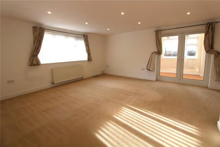 4 bedroom detached house to rent - Photo 2