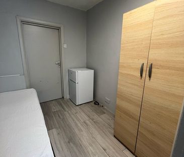 Room in a Shared House, Grange Road, E13 - Photo 2