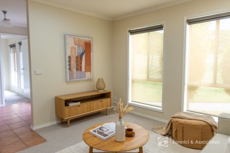 STYLISH FAMILY LIVING MINUTES FROM EVERYTHING! - Photo 5