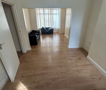 1 bedroom in a house share to rent - Photo 2