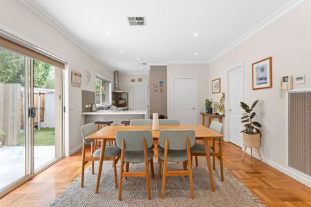 Lifestyle, Location & Alfresco Charm in Leafy Frankston South - Photo 4
