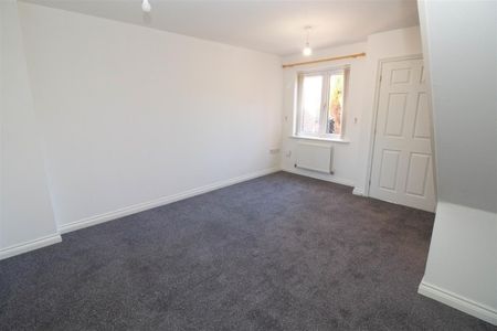 2 Bedroom House - Terraced - Photo 3