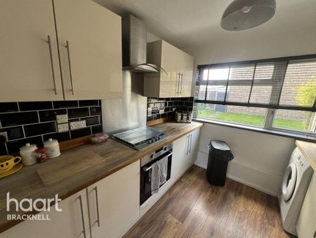 4 bedroom semi-detached house to rent - Photo 2