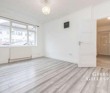 Windsor Close, Northwood, HA6 - Photo 2