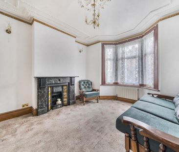 3 bedroom House To Let Total Size: 1159 SQ FT - Photo 3