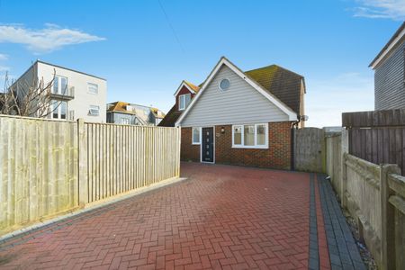 Dorothy Avenue, Peacehaven - Photo 5