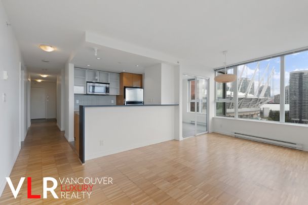Condo in Downtown Vancouver, BC - Photo 1