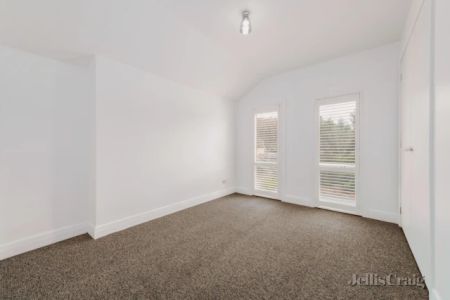 4 Bed, 1 Bath - Photo 2