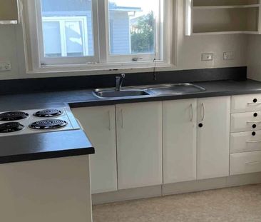 Sunny Character Home Near Cornwall Park - Photo 2