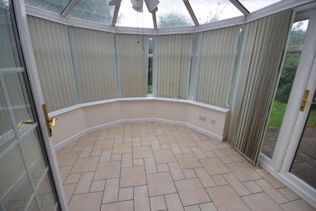 4 bedroom detached house to rent - Photo 2