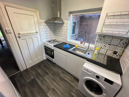 3 bedroom terraced house to rent - Photo 5