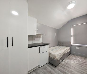 property to rent - Photo 2