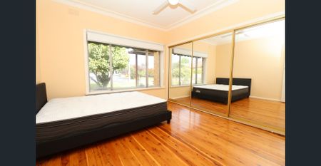 Quiet Cul-De-Sac Living - Photo 2