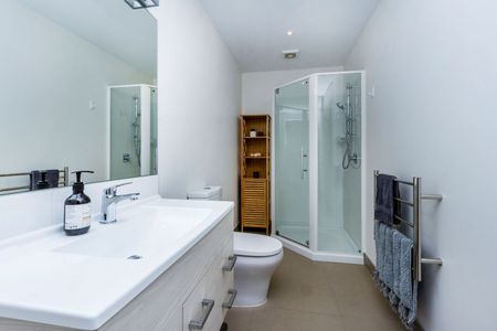 Fab spacious family home in great location with Double Garage!! - Photo 4