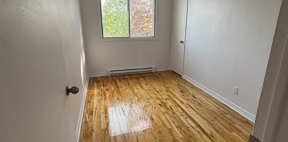 Grand 4 1/2 Rénové à St-Léonard - Photo 2
