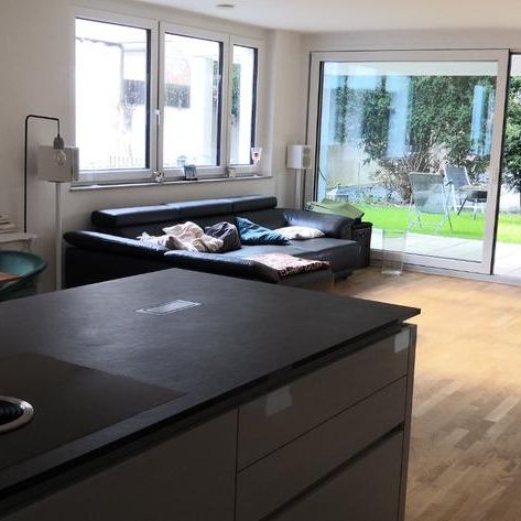 Zentrale, ruhige und helle 3 Zi-Whg. mit EBK, Terrasse u. Garten - Photo 1