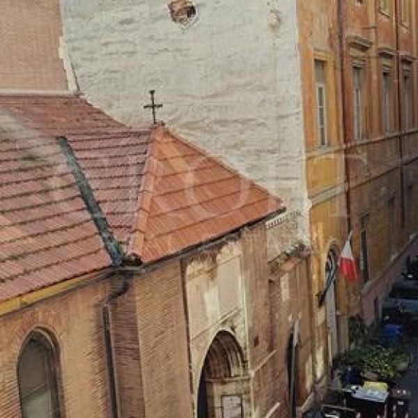 Piazza di Spagna: Casa o ufficio. 2 piano, ingresso, due ampie stanze e bagno, no cucina. Molto luminoso, silenzioso, sito in elegante strada in un palazetto d'epoca. Aria condizionata, cablata, vicino tutti i servizi e transporti. Ref 284 - Photo 1