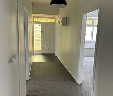 LARGE FAMILY HOME READY TO MOVE IN - Photo 5